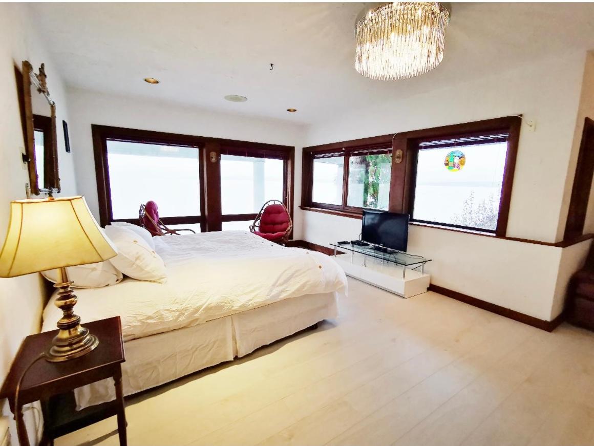 Walkon Waterfront Castle Cove Inn Chemainus Ngoại thất bức ảnh